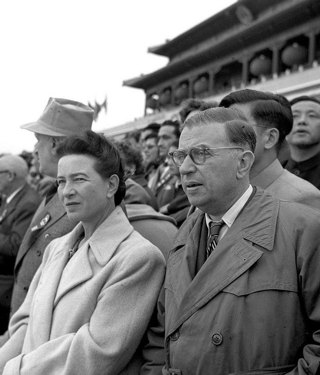 Jean-Paul Sartre i Simone de Beauvoir w Pekinie w 1955 roku, czołowi przedstawiciele egzystencjalizmu ateistycznego · źródło: Liu Dong-ao, Wikimedia Commons, domena publiczna