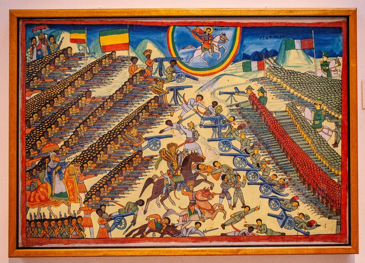 Bitwa pod Adwą 1896 (malowidło etiopskie). Etiopia pod wodzą Menelika II rozgromiła Włochów — jedno z nielicznych zwycięstw skolonizowanych nad europejskim mocarstwem. · źródło: artysta etiopski, Wikimedia Commons, CC BY-SA 4.0