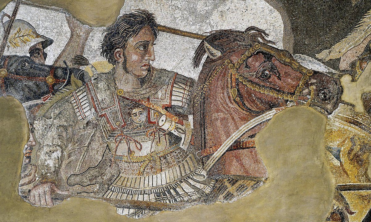 Mozaika z Pompejów przedstawiająca Aleksandra Wielkiego w bitwie pod Issos. Jego podboje rozniosły kulturę grecką po Bliskim Wschodzie, dając początek epoce hellenizmu. · źródło: Wikimedia Commons, domena publiczna