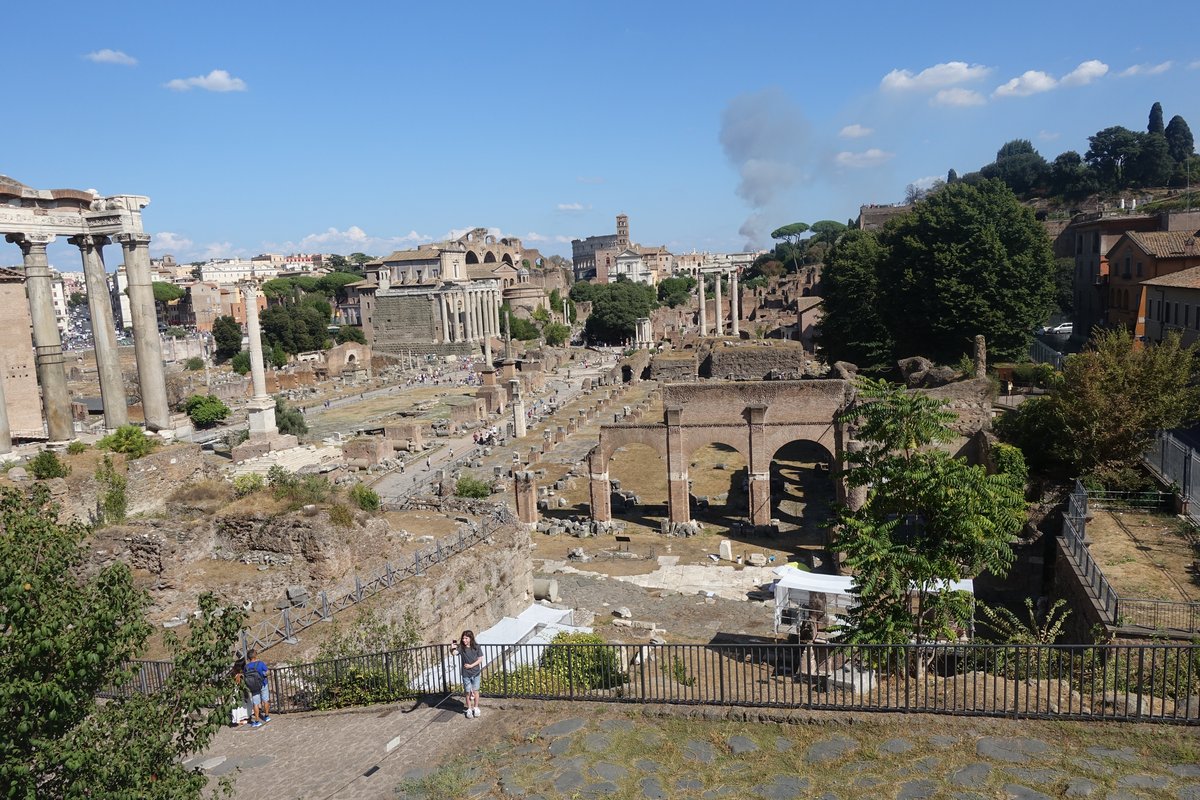 Forum Romanum — centrum politycznego, religijnego i handlowego życia Rzymu. Tu obradował senat i odbywały się zgromadzenia obywateli republiki. · źródło: Joseolgon, Wikimedia Commons, CC BY 4.0