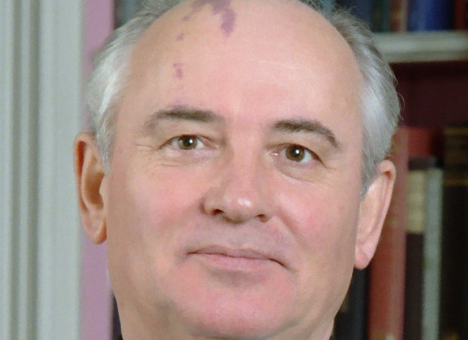 Michaił Gorbaczow — przywódca ZSRR, autor reform pieriestrojki (przebudowy) i głasnosti (jawności). Osłabiły one system, którego nie zdołały uratować. · źródło: White House Photo Office, Wikimedia Commons, domena publiczna