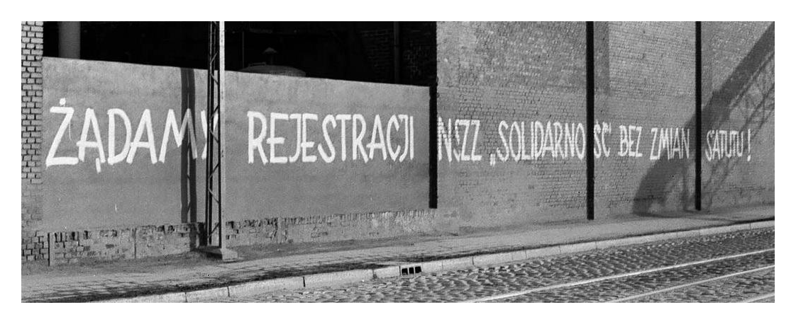 Historia R, matura próbna 2026 CKE styczeń — Zadanie 26, napis 1 (Stocznia Gdańska) · Arkusz CKE styczeń 2026; podpis: „http://www.solidarnosc.org.pl" · CKE · dozwolony użytek (art. 27 pr. aut.)