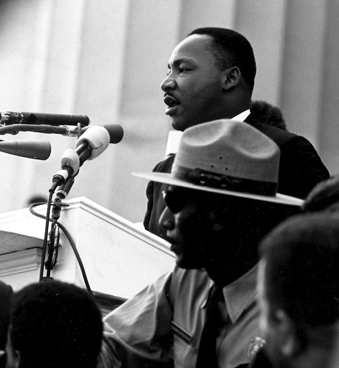 Martin Luther King podczas Marszu na Waszyngton, 28 sierpnia 1963 („Mam marzenie”). Ruch praw obywatelskich doprowadził do zniesienia segregacji rasowej w USA. · źródło: Rowland Scherman, Wikimedia Commons, domena publiczna