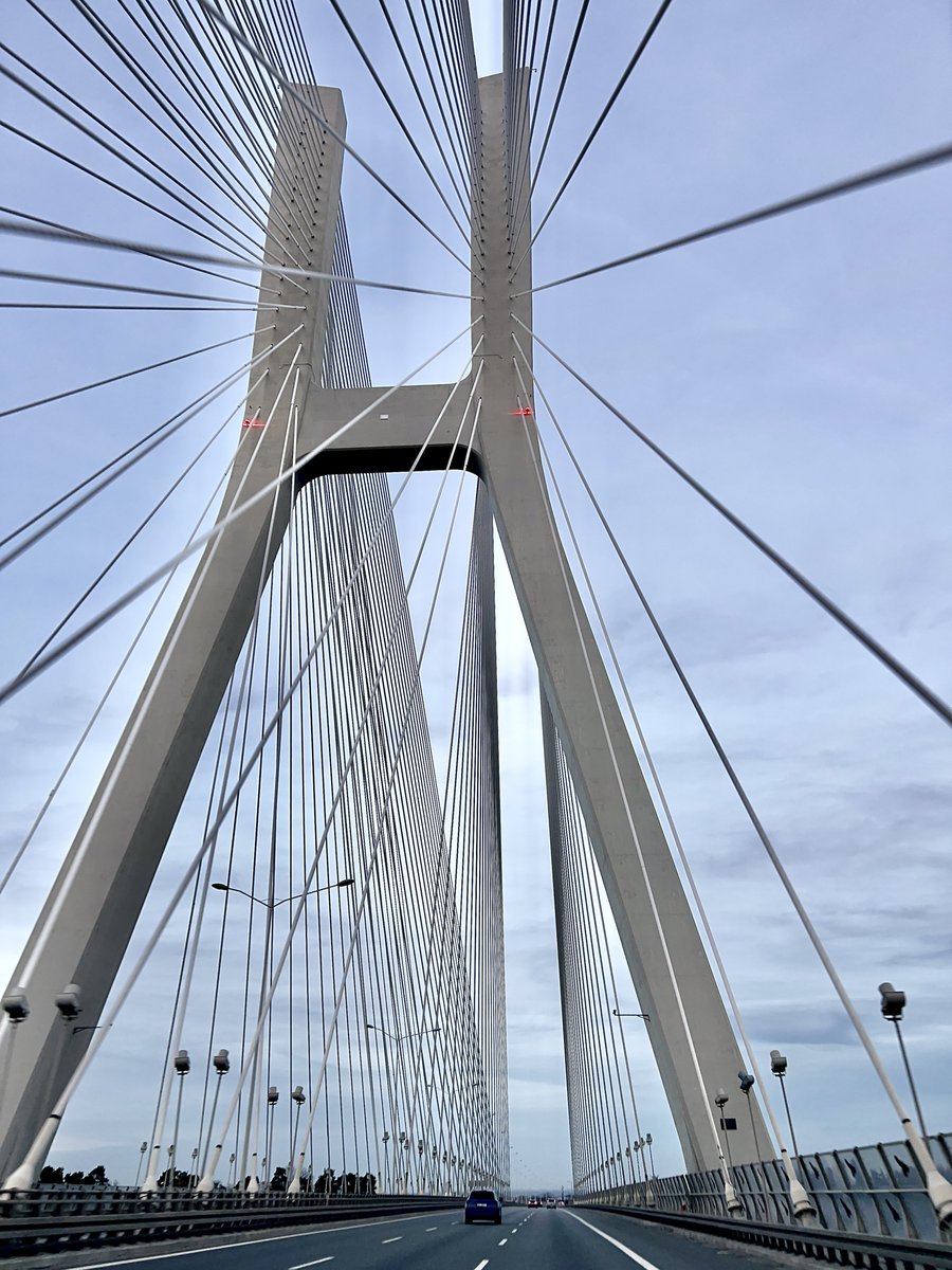 Most Rędziński we Wrocławiu — jedna z wielkich inwestycji współfinansowanych z funduszy unijnych. Środki UE przyspieszyły modernizację polskiej infrastruktury. · źródło: Olgierd Rudak, Wikimedia Commons, CC BY-SA 4.0