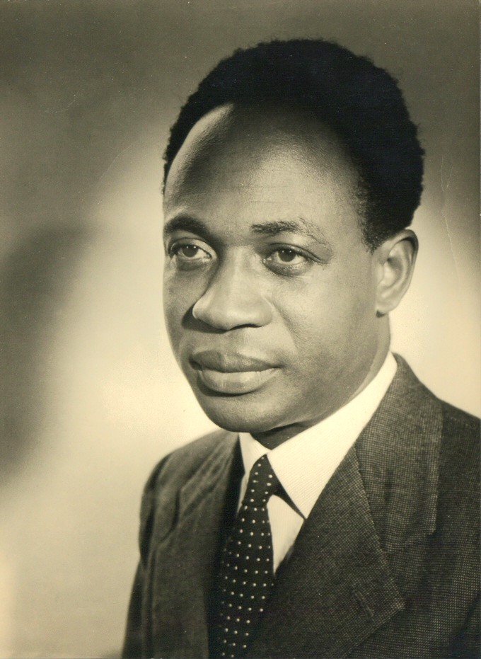 Kwame Nkrumah — pierwszy przywódca niepodległej Ghany (1957). W ciągu kilkunastu lat dziesiątki kolonii afrykańskich uzyskało niepodległość. · źródło: The National Archives UK, Wikimedia Commons, OGL v1.0