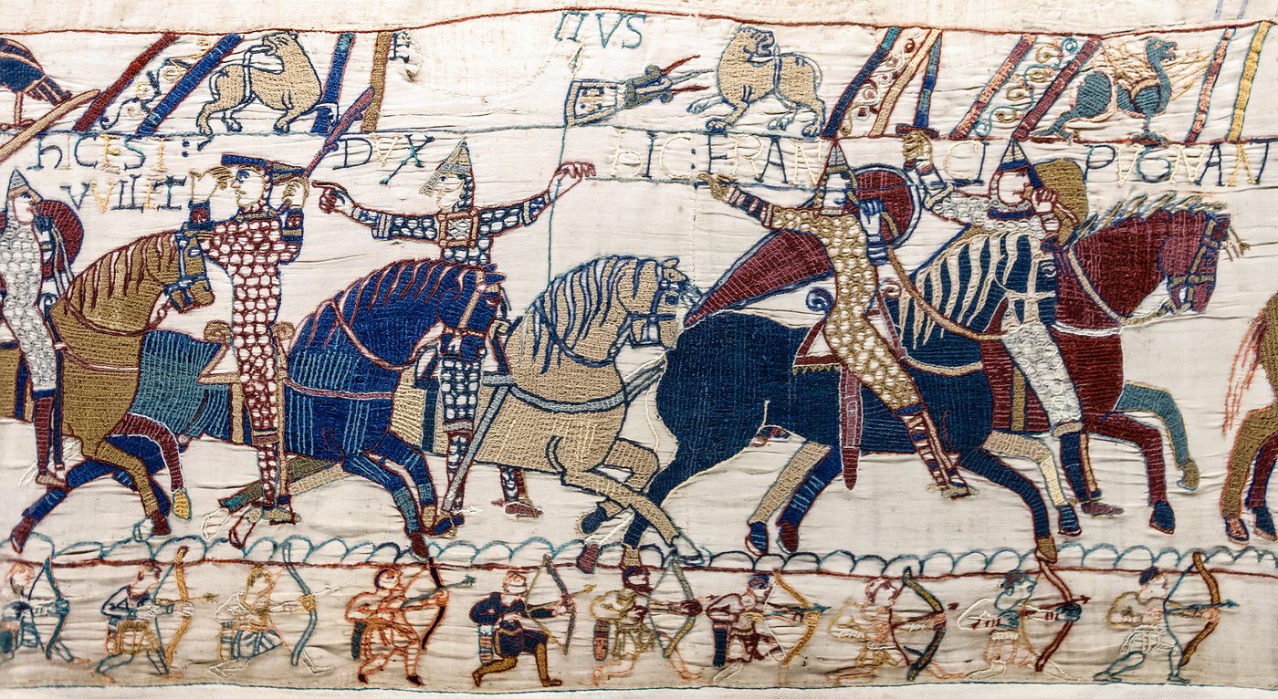 Tkanina z Bayeux (ok. 1070–1080) — haft wełną na lnie (NIE malarstwo!); scena z bitwy pod Hastings z podboju Anglii przez Normanów w 1066 r. · źródło: Myrabella, Wikimedia Commons, CC0