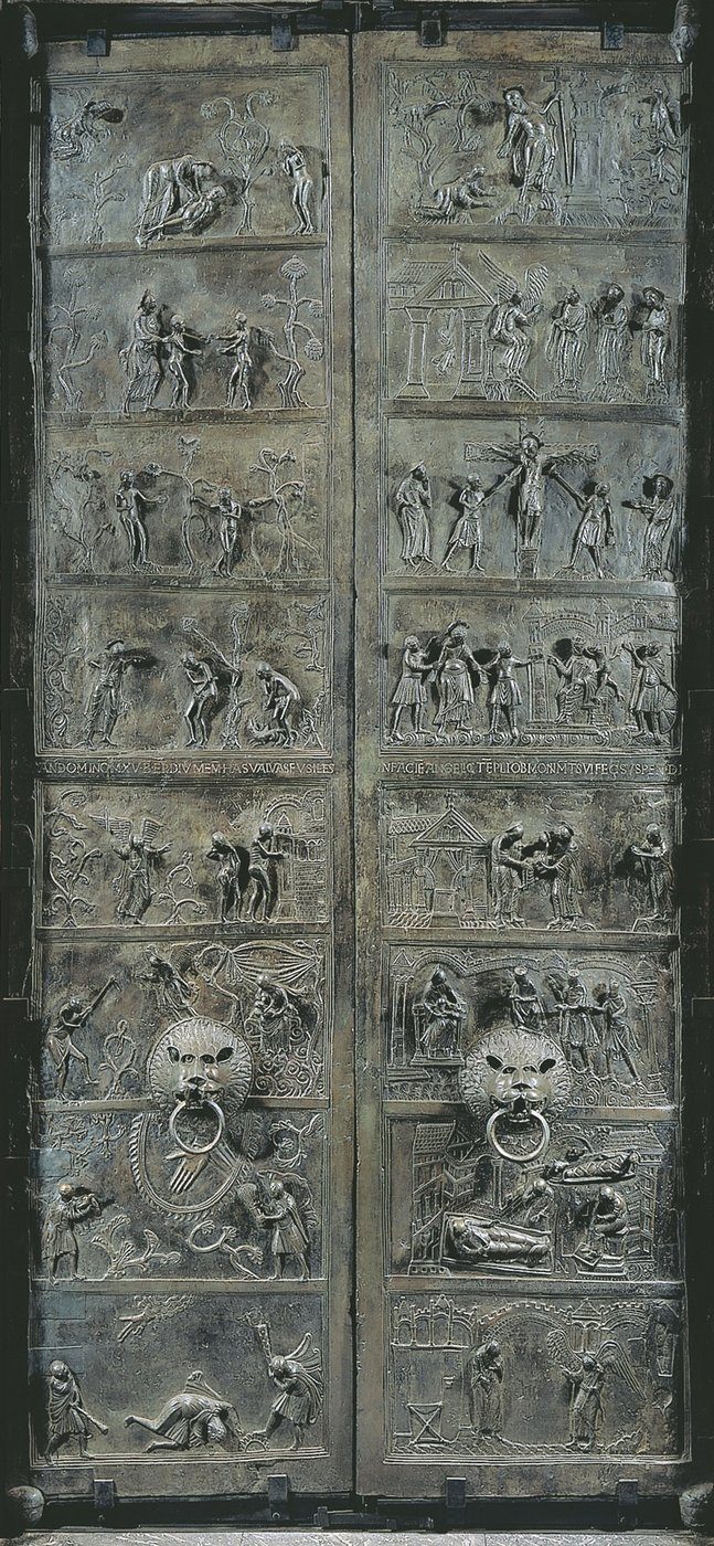 Drzwi Bernwarda z Hildesheim (ok. 1015, brąz) — osiem kwater na skrzydło: Stary Testament naprzeciw Nowego w typologii biblijnej · źródło: bph (Bischöfliche Pressestelle Hildesheim), Wikimedia Commons, CC BY-SA