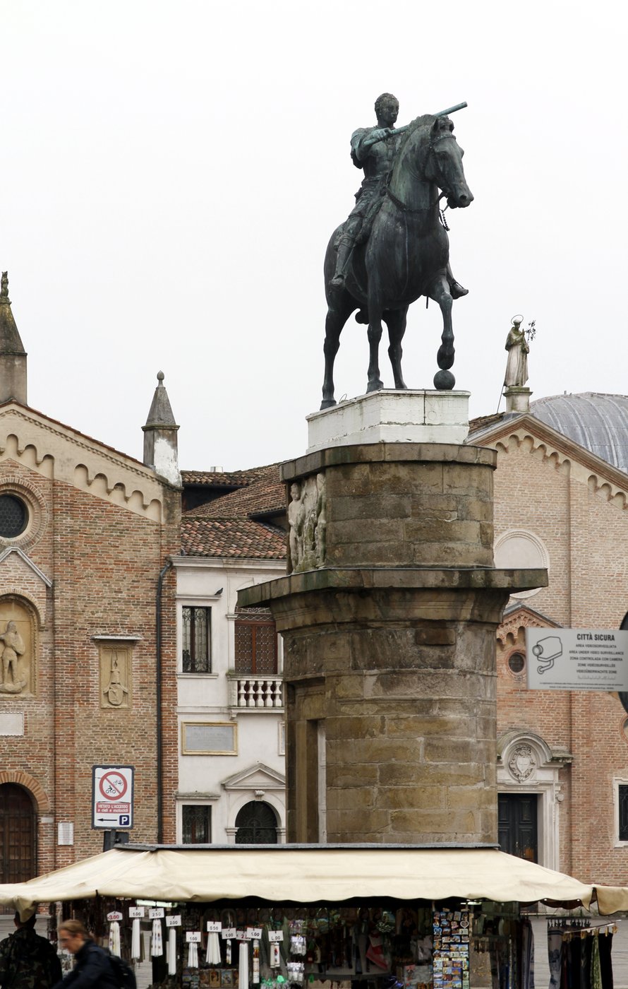 Donatello, Gattamelata (1443–53, Padwa) — pierwszy nowożytny konny pomnik z brązu, wzorowany na antycznym posągu Marka Aureliusza · źródło: José Luiz Bernardes Ribeiro, Wikimedia Commons, CC BY-SA 4.0