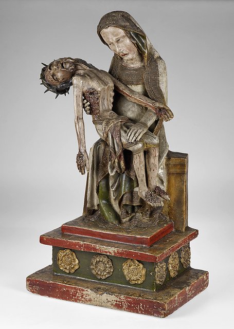 Pietà z Röttgen (ok. 1300–1325, Bonn) — nadreński Vesperbild: Maria z martwym Chrystusem, drastycznie wyostrzone rany; obraz do prywatnej dewocji · źródło: LVR-LandesMuseum Bonn, Wikimedia Commons, CC BY-SA 4.0