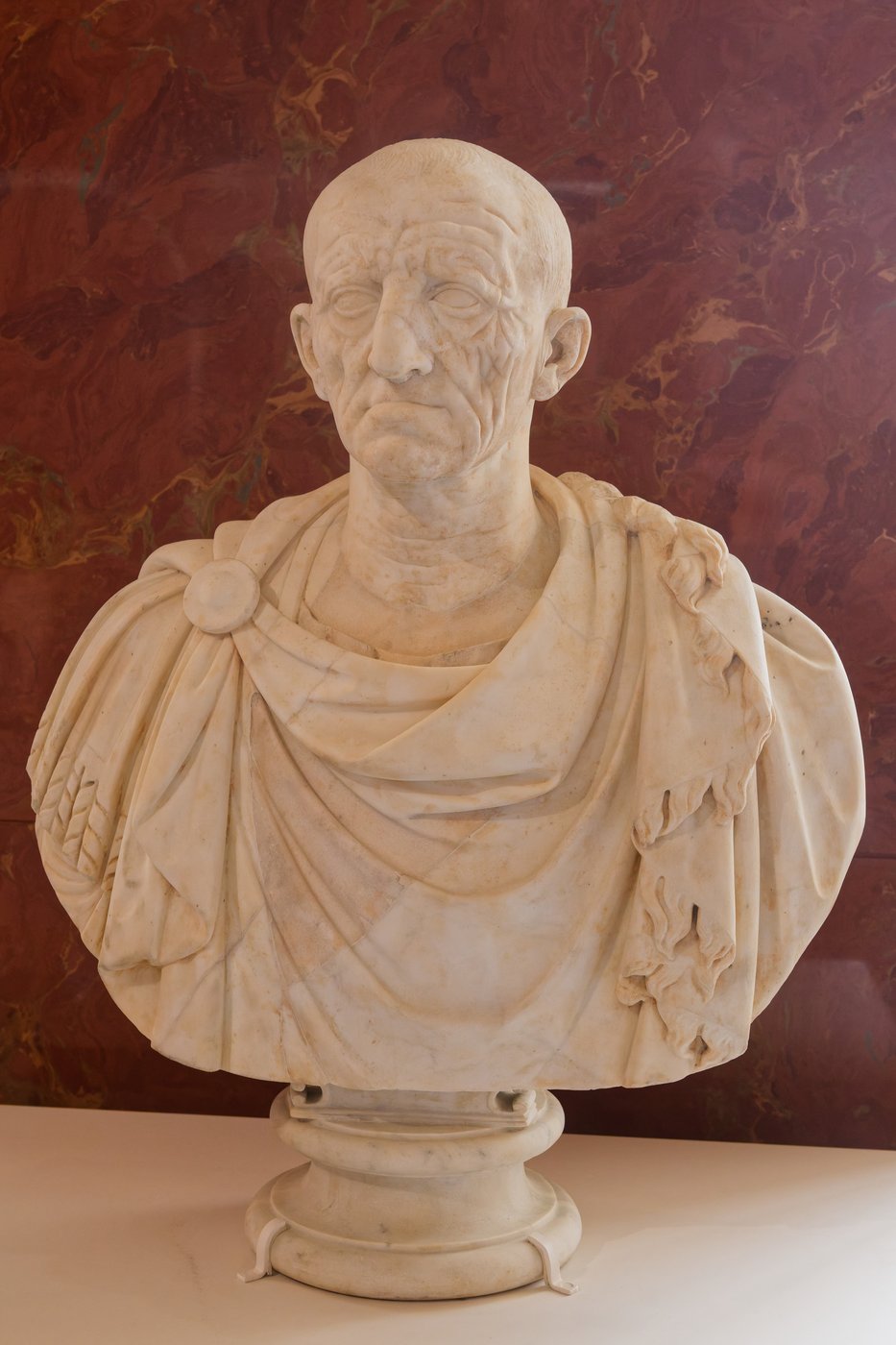 Rzymski portret werystyczny („Starzec z Otricoli", I w. p.n.e.) — drobiazgowo oddane zmarszczki i starość jako świadectwo gravitas i virtus obywatela · źródło: Marie-Lan Taÿ Pamart, Wikimedia Commons, CC BY 4.0