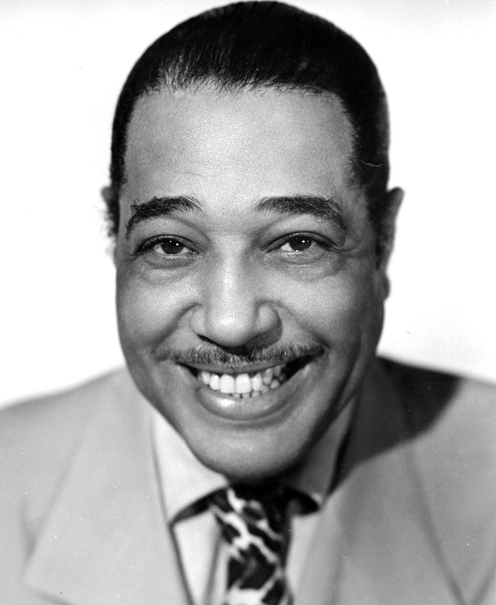 Duke Ellington (ok. 1940) — kompozytor i aranżer, którego brzmienie big bandu rozpoznaje się w kilka sekund · źródło: autor nieznany, Wikimedia Commons, domena publiczna