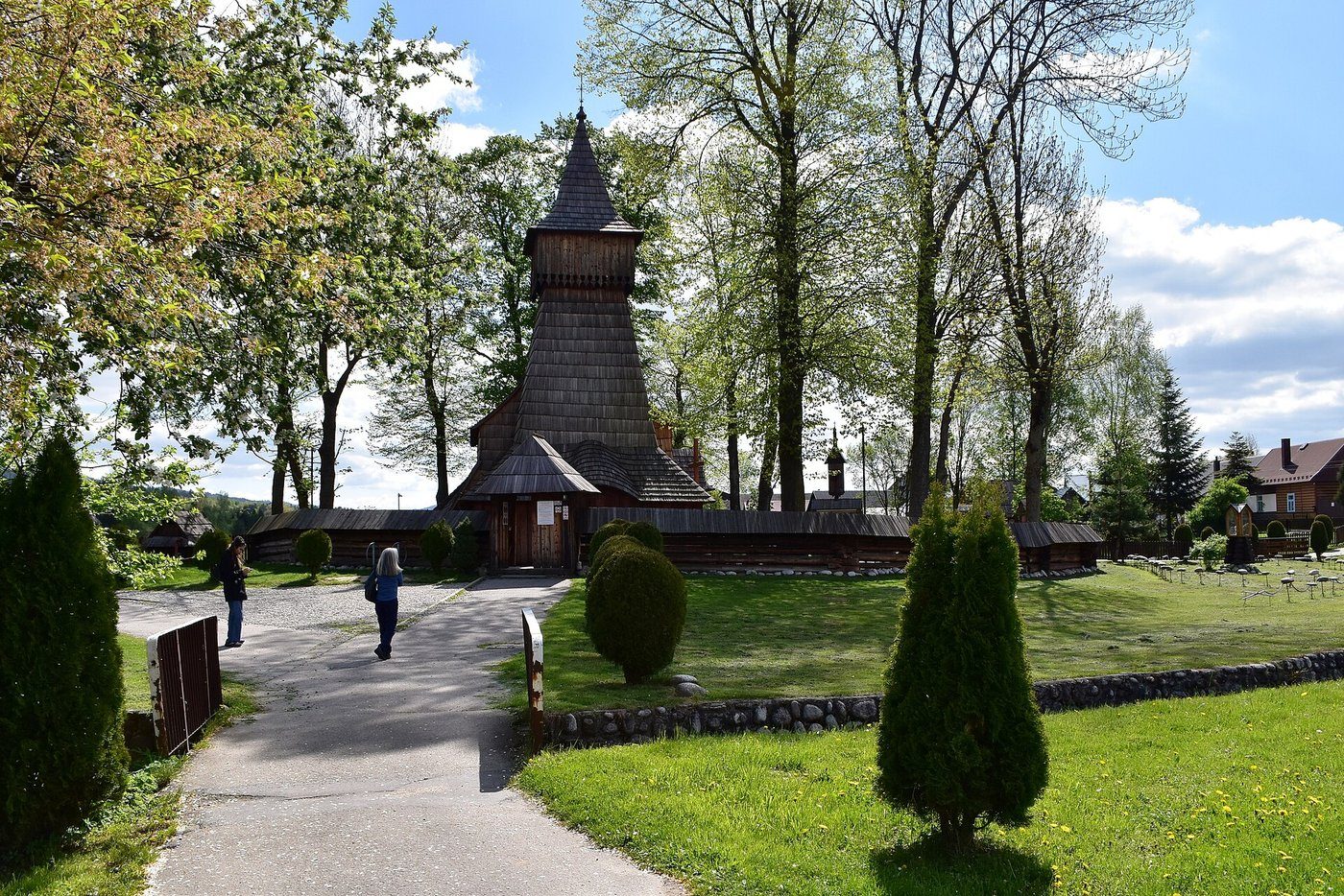 Kościół św. Michała w Dębnie Podhalańskim (XV w., UNESCO) — gotycka architektura drewniana Podhala: konstrukcja zrębowa, gontowy dach · źródło: fot. Scotch Mist, Wikimedia Commons, CC BY-SA 4.0