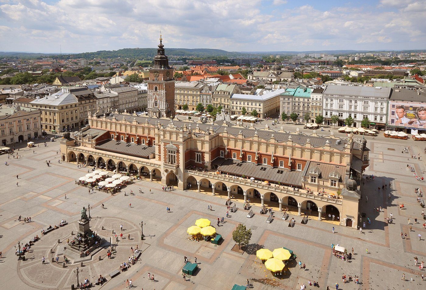 Rynek i Sukiennice w Krakowie — Stare Miasto na Liście UNESCO; „wyjątkowa powszechna wartość" należąca do całej ludzkości · źródło: fot. Jorge Lascar, Wikimedia Commons, CC BY 2.0