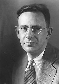 Edward Sapir (1884–1939), współtwórca hipotezy relatywizmu językowego (Sapira-Whorfa) o wpływie języka na sposób myślenia · źródło: autor nieznany, Wikimedia Commons, domena publiczna