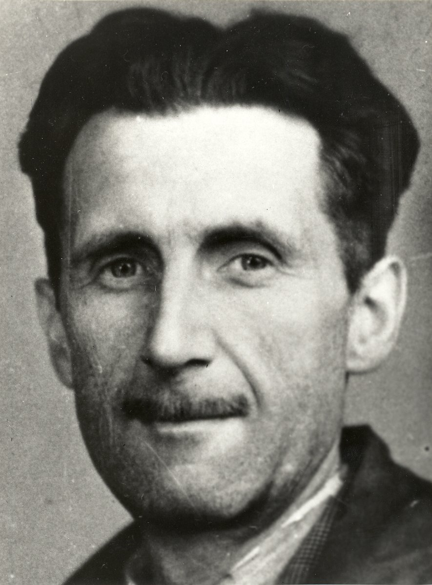George Orwell (1943, fotografia prasowa) — autor antyutopii „Rok 1984” · źródło: autor nieznany (NUJ), Wikimedia Commons, domena publiczna