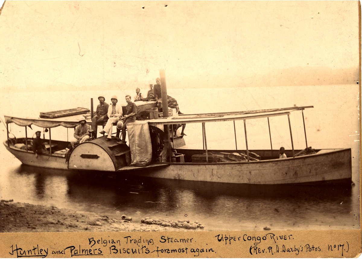 Parowiec handlowy na górnym biegu rzeki Kongo (ok. 1890) — realia kolonializmu, które Conrad poznał przed napisaniem „Jądra ciemności” · źródło: R. D. Darby, Wikimedia Commons, domena publiczna
