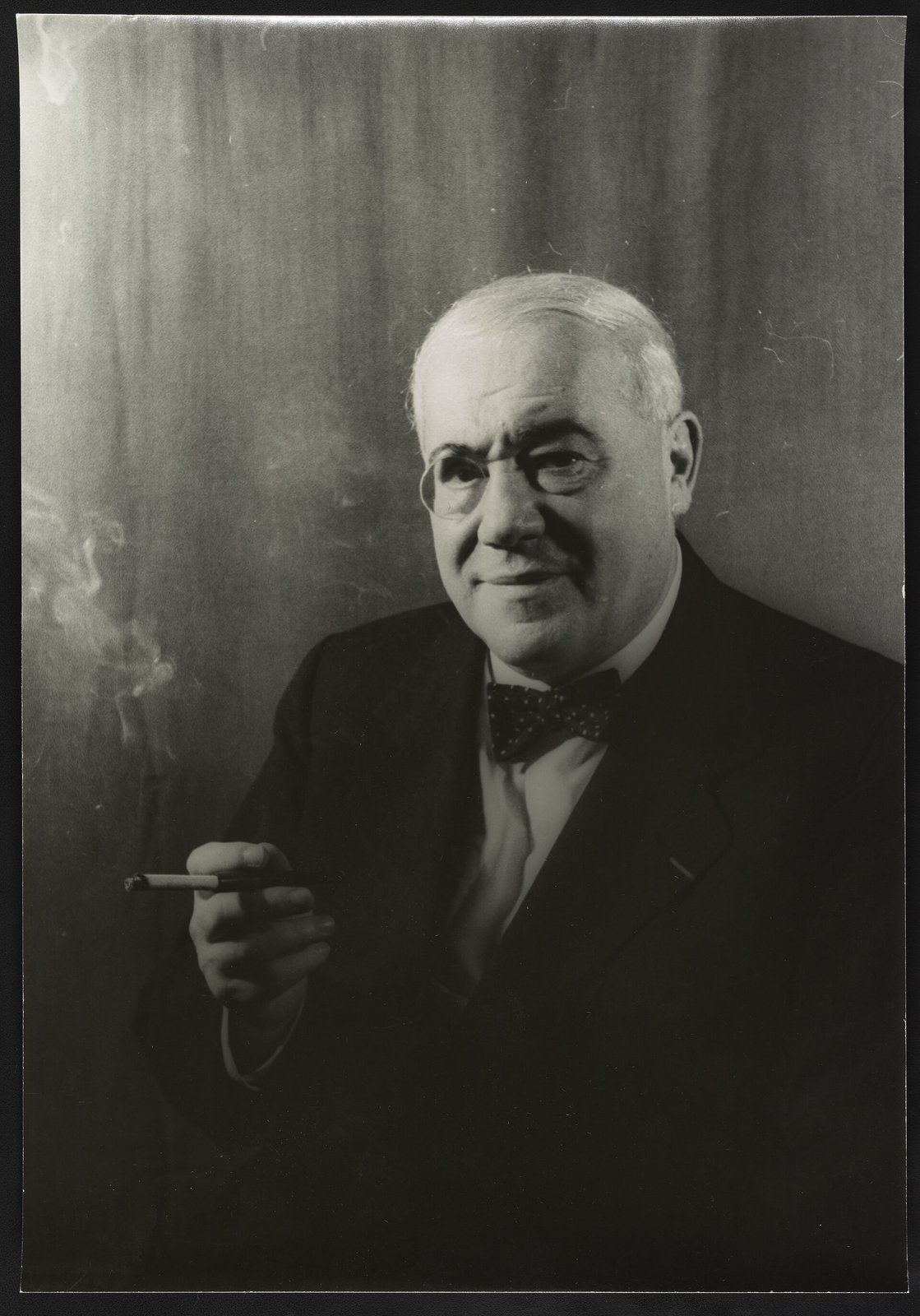 Ferenc Molnár — węgierski pisarz i dziennikarz, autor „Chłopców z Placu Broni" · źródło: Library of Congress (fot. Carl Van Vechten), Wikimedia Commons, domena publiczna