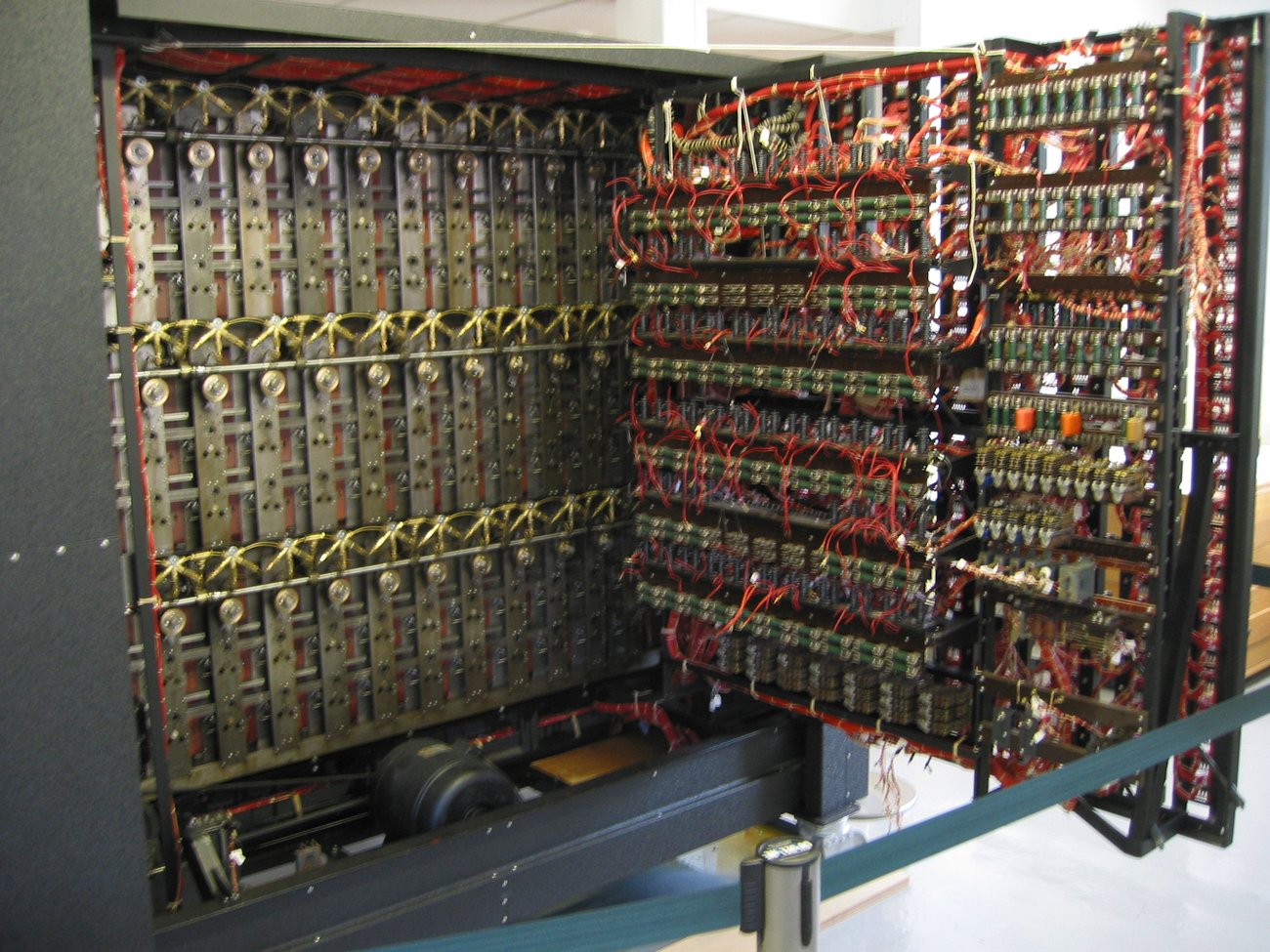 Rekonstrukcja bomby kryptologicznej w Bletchley Park · źródło: fot. Magnus Manske, Wikimedia Commons, CC BY-SA 3.0