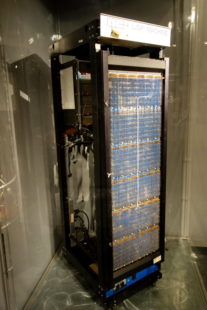 CADR — maszyna LISP-owa z MIT (koniec lat 70., MIT Museum) · źródło: fot. Daderot, Wikimedia Commons, CC0