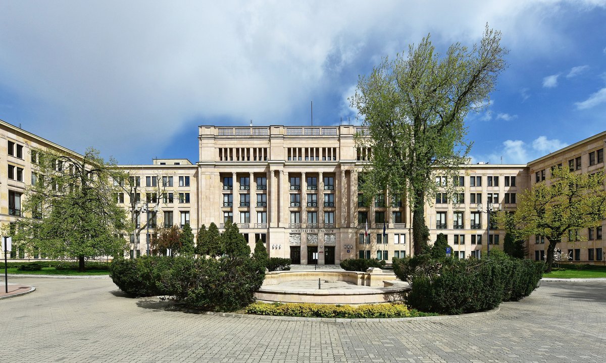 Gmach Ministerstwa Finansów w Warszawie: ministerstwa to trzon administracji rządowej — to one wykonują ustawy i decyzje rządu w konkretnych dziedzinach. · źródło: Adrian Grycuk, Wikimedia Commons, CC BY-SA 3.0 PL
