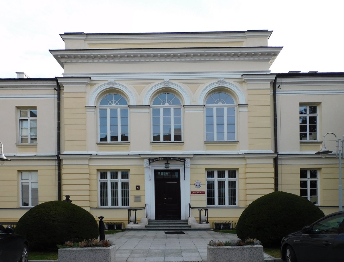 Gmach Sejmu RP w Warszawie: izba niższa parlamentu — 460 posłów wybieranych w wyborach proporcjonalnych na 4-letnią kadencję. · źródło: Panek, Wikimedia Commons, CC BY-SA 4.0